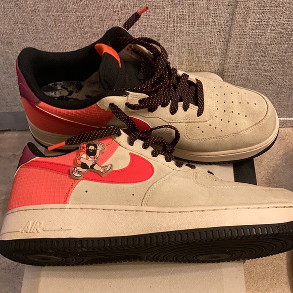 CREAM SUEDE ORANGE AND BLACK NIKES SNEAKERS Slightly Used - Picture 6 of 16